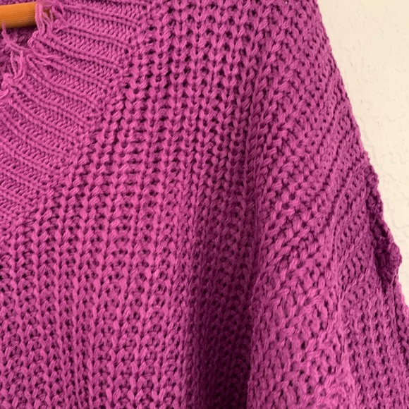 V-Neck Frayed Sweater - Picture 11 of 13